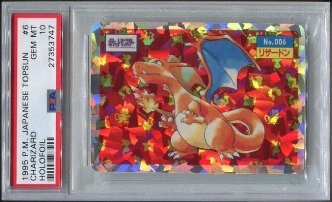 グレーディングを終えた典型的なトレーディングカードゲーム（TCG）カードの例。一部のポケモンカードは数千ドルの価値があり、グレーディング後にはさらに価値が上がることがあります。